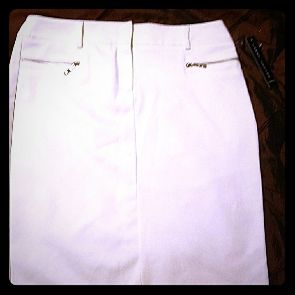 Larry Levine White Skirt Size 10 NWT
